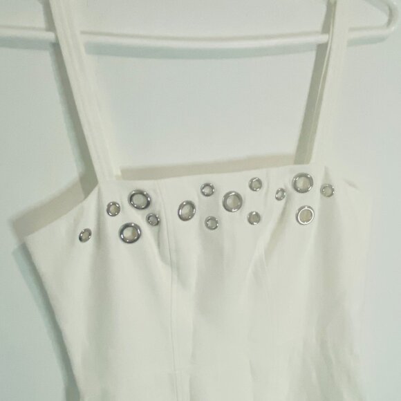 Stasia Alexis Design Sleeveless White Dress for Glamorous Occasions - Picture 6 of 17
